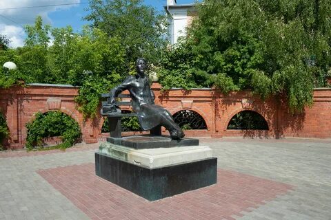 Памятники в серпухове