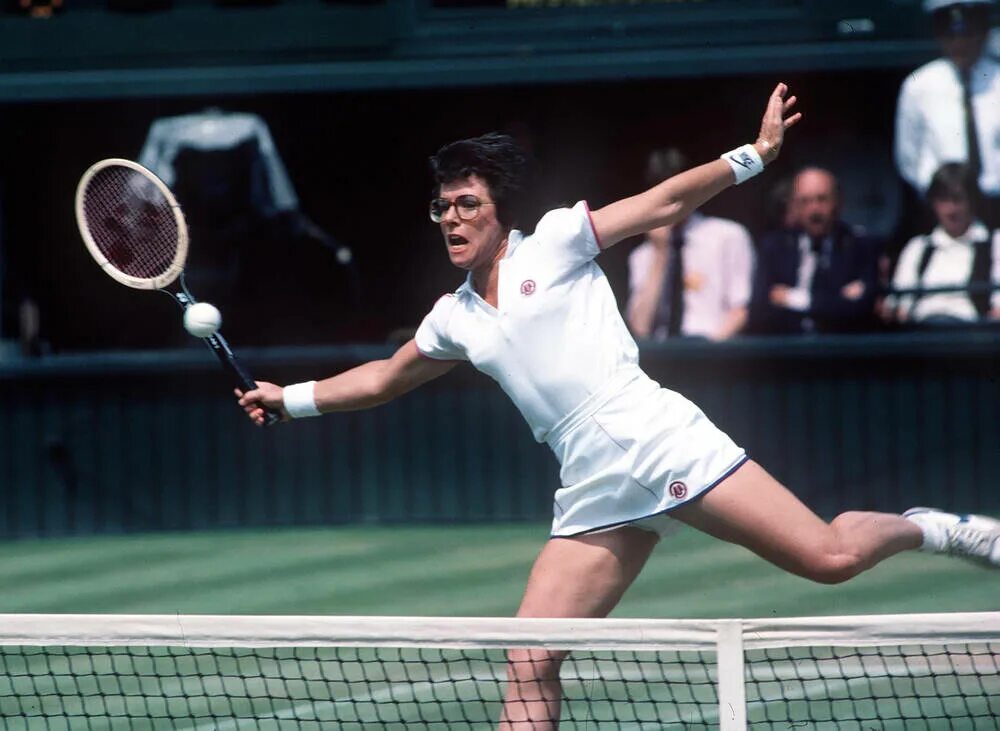 Билли джин теннисистка. Билли джин кинг в молодости. Bobby riggs. Билли джин кинг и илана клосс в молодости. Билли джин кинг в молодости.