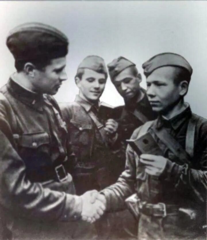 Комсомольцы 1941. Комсомольцы добровольцы в годы ВОВ. Молодежь фронту.
