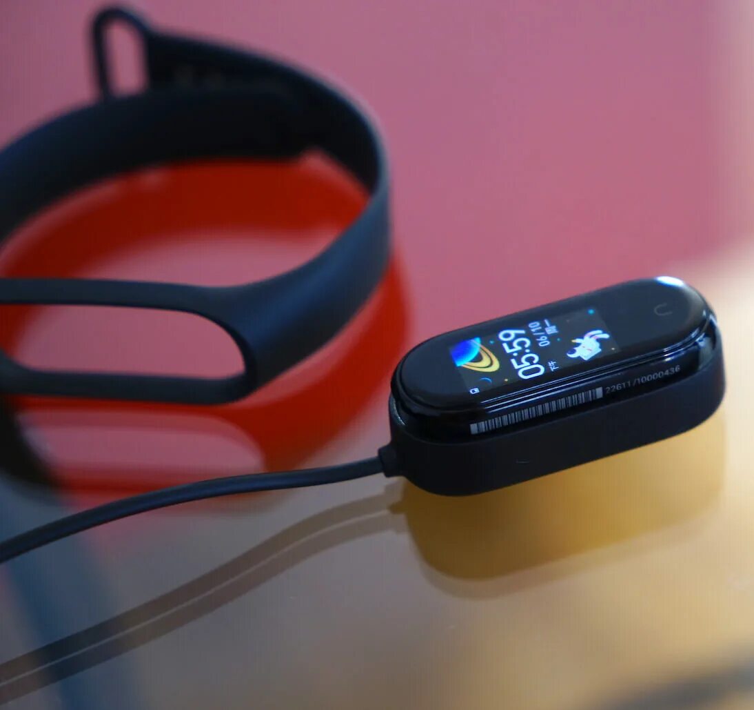 Mi Band 4. Xiaomi Band 4. Сяоми ми бэнд 4 зарядка. Xiaomi mi Band 6 зарядка. Как заряжать часы браслет