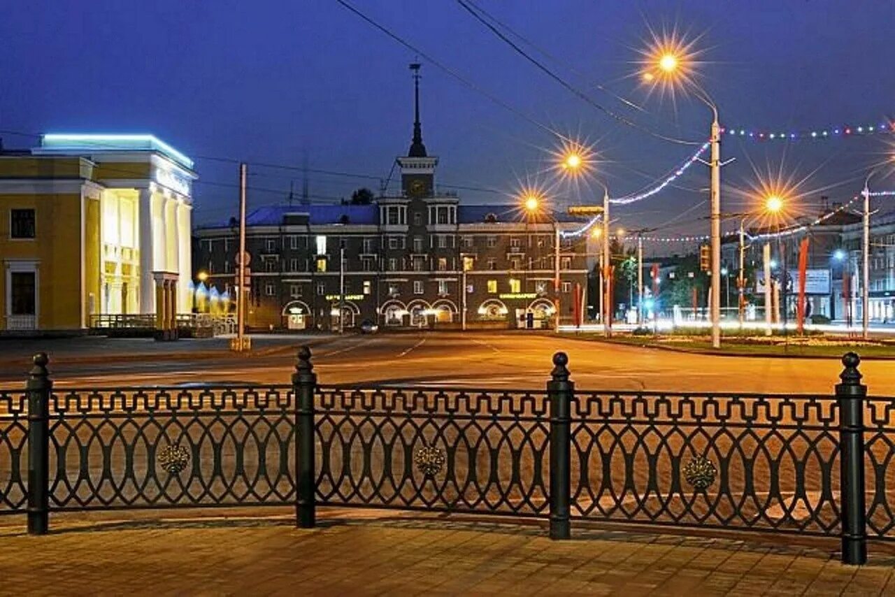 Площадь октября барнаул. Барнаул площадь города. Город Барнаул площадь октября. Барнаул площадь октября ночью.