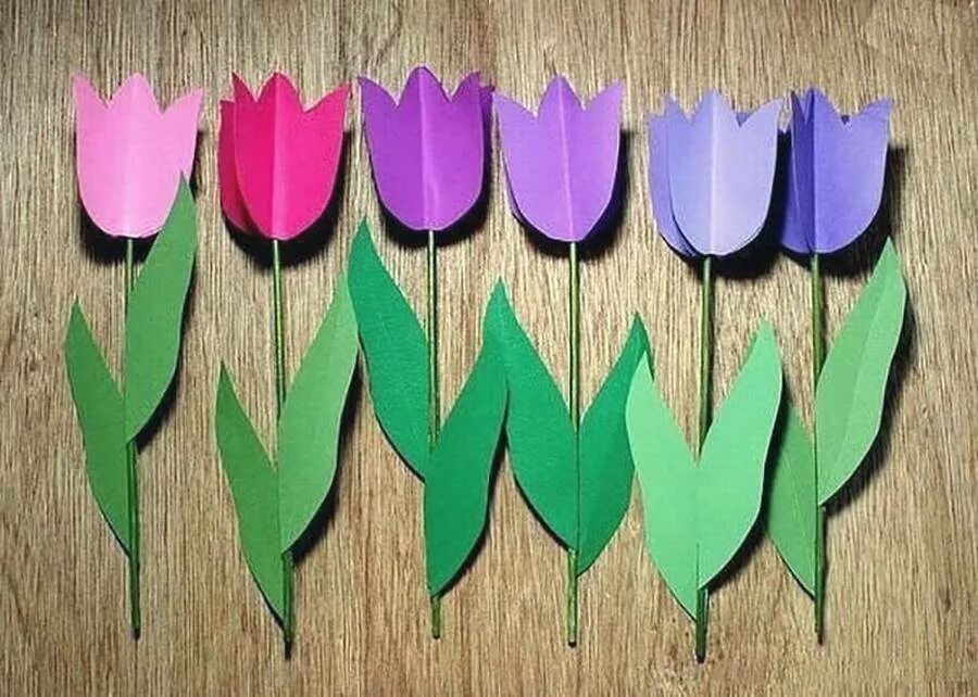 Цветы из бумаги детям 5 лет. Тюльпаны из цветной бумаги. Поделка цветок из цветной бумаги. Цветы из цветного картона. Весенние цветы из цветной бумаги.