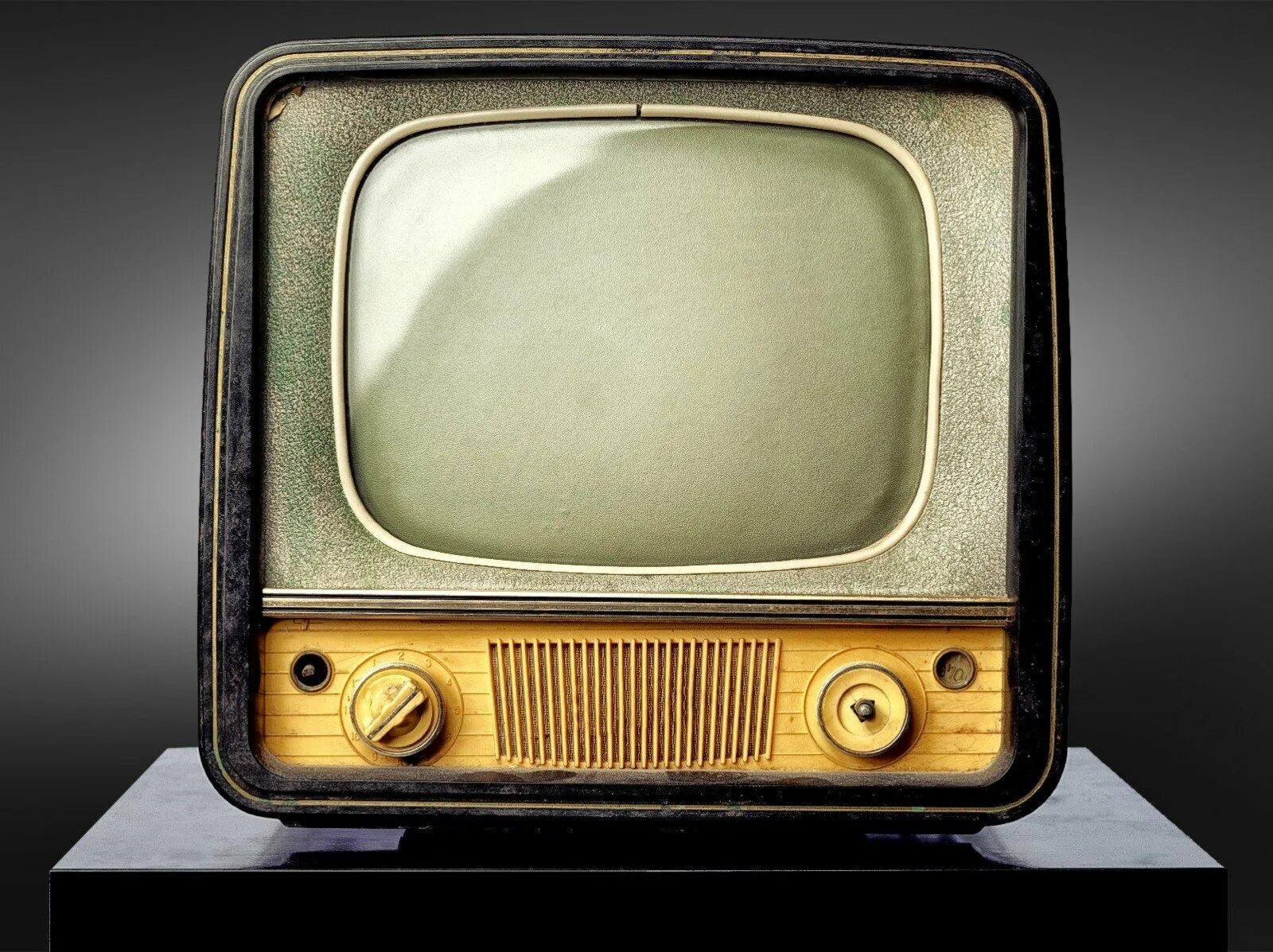 Телевизор 15 минут. Советский телевизор Рубин 102. Старый телевизор. Старинный телевизор. Ретро телевизор.