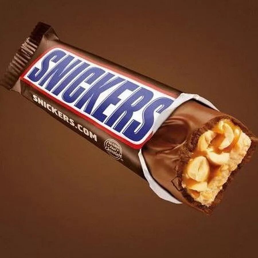 Сникерс ввести код с упаковки. Сникерс. Шоколад Сникерс. Шоколадка Сникерс. Шоколадные батончики.