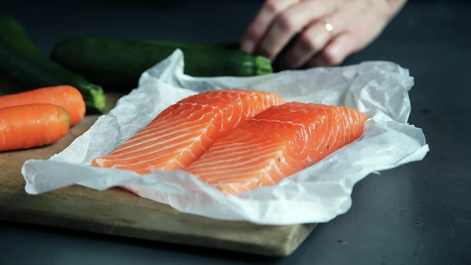 Семга люди любят. Салмон лосось. лосось(salmon form). филе семги. красная рыба семга.