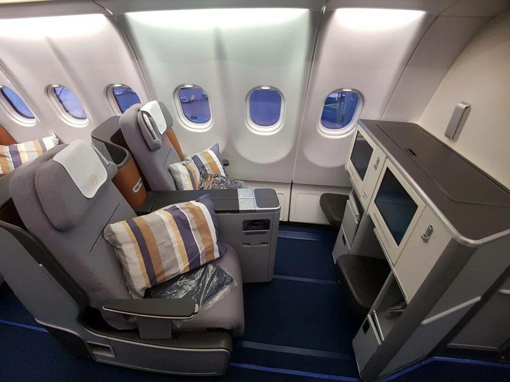 Класс комфорт аэрофлот boeing 777-300er. Boeing 777-200 qatar airways салон бизнес. Airbus a321 бизнес класс аэрофлот. Бизнес класс аэрофлот а330. Бизнес класс аэрофлот хабаровск москва.