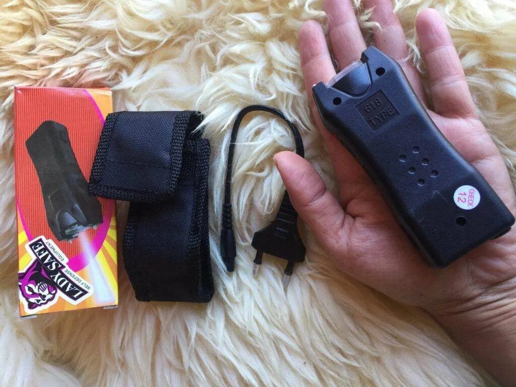 90 вольт шокер. Сколько вольт в шокере. Фонарь электрошокер отпугиватель собак type 801. Tw 309 шокер характеристики. Фонарик электрошокер police 1101 инструкция.