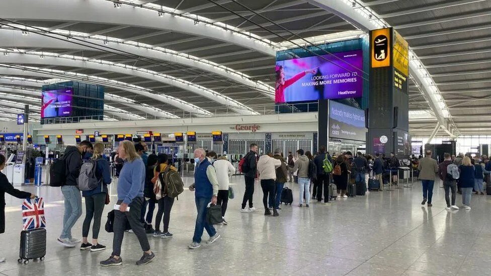 Хитроу вылеты. Терминал 5, аэропорт хитроу, лондон. хитроу. heathrow airport. аэропорт хитроу фото.