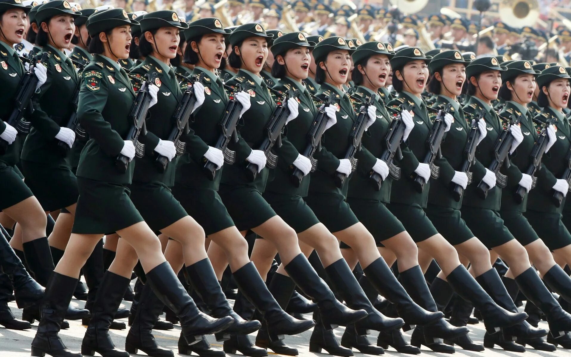Парад ноак 2019. Китайские женщины военнослужащие на параде. Китайские женщины военнослужащие. Китайский парад девушек. Китайские девушки на параде.