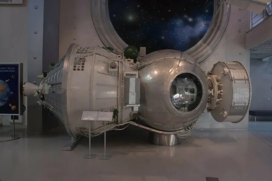 1 космический корабль. Восток космический корабль Гагарина. Первый космический корабль Восток 1. Пилотируемый корабль Восток. Первый космический корабль Гагарина