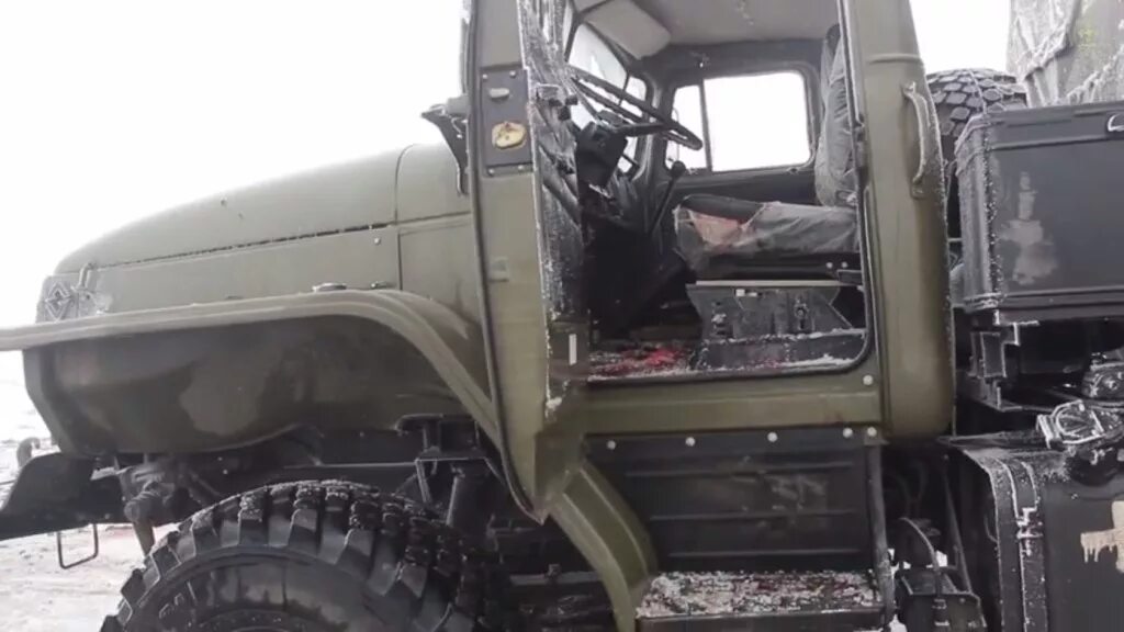 урал военный в чечне. расстрел урала в белгороде. видео расстрела урала. видео расстрела урала. расстрел военнопленных в макеевке.