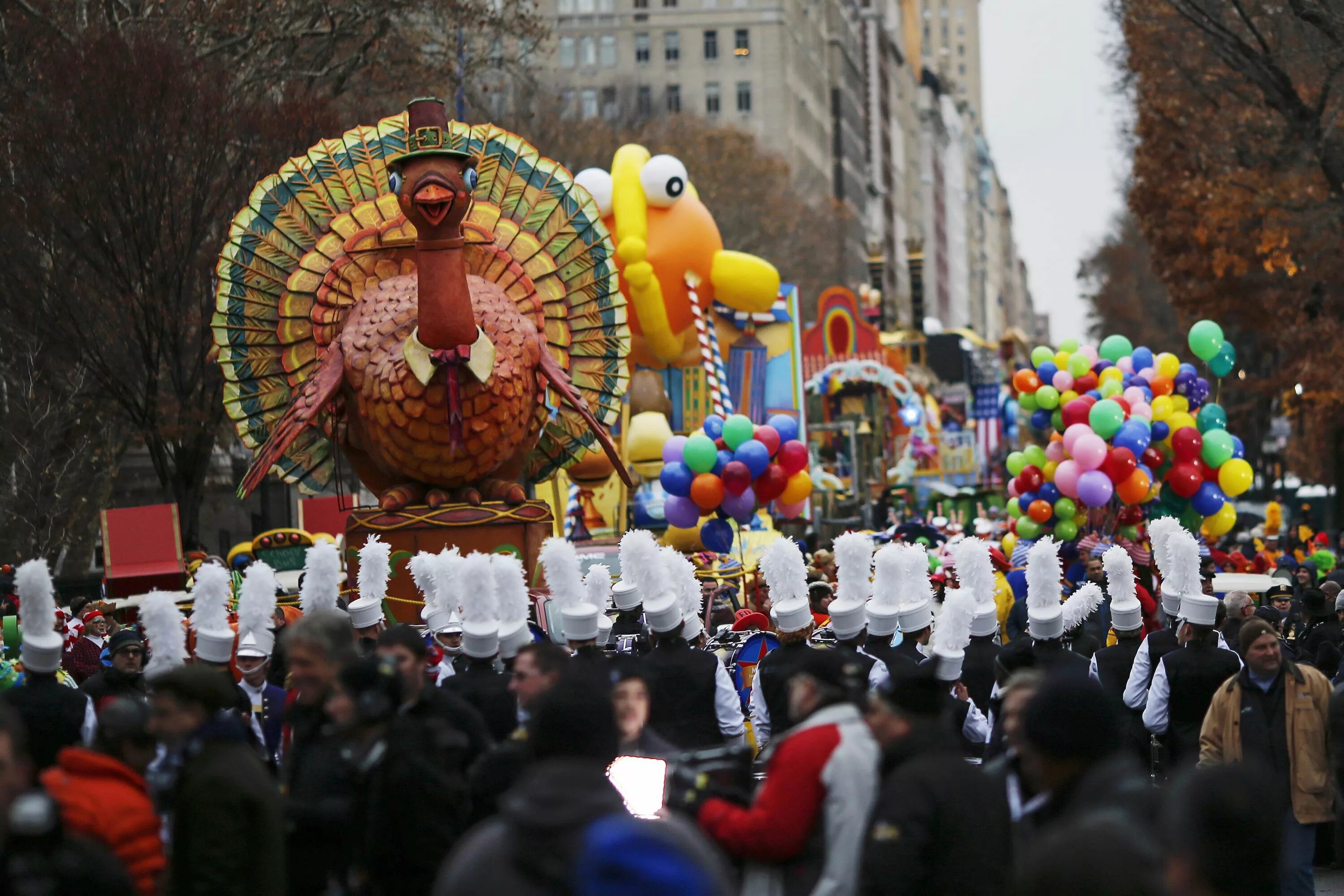 Зарубежные праздники. Праздник Thanksgiving Day. Праздник день Благодарения в Америке. День Благодарения в США парад. День благотворения США.