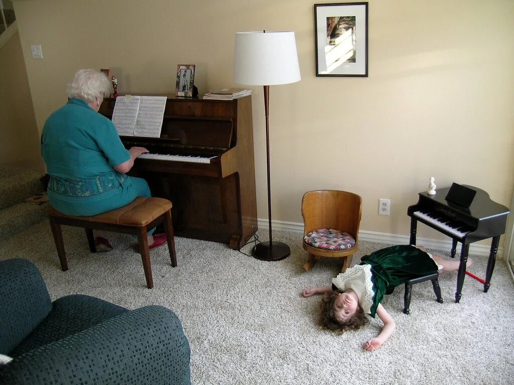 Ненавижу бабок. Ненавижу свою бабушку. Ненавижу свою бабушку. Ненавижу бабулю. Я ненавижу свою внешность и тело.