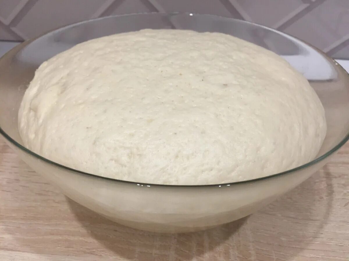 Выпечка в руках. Выпечка в руках. Тесто. Замес теста. Тесто.