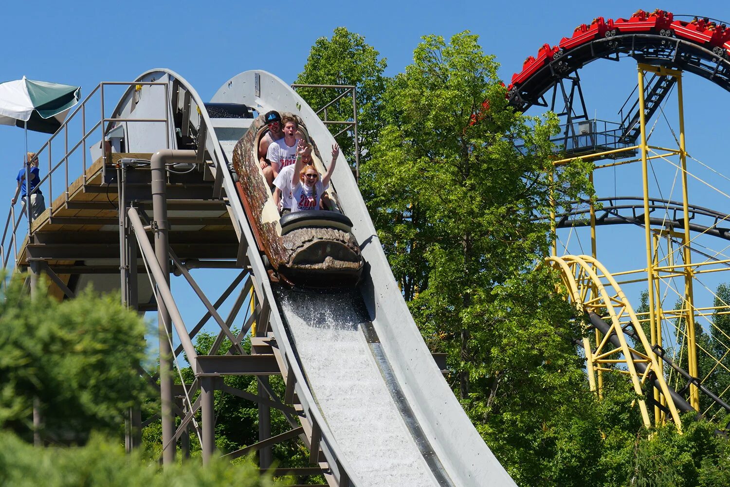 Парк аттракционов кататься. Log Flume аттракцион. Flume Ride аттракцион. Log Flume (Ride). Парк Гафури американские горки.