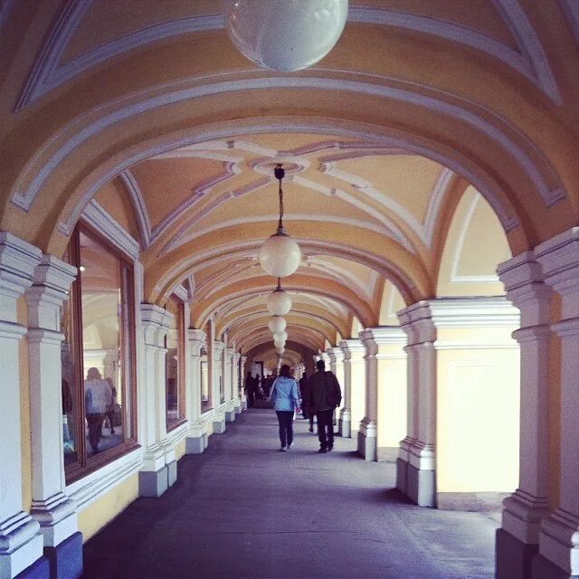 Двор метро. Двор метро