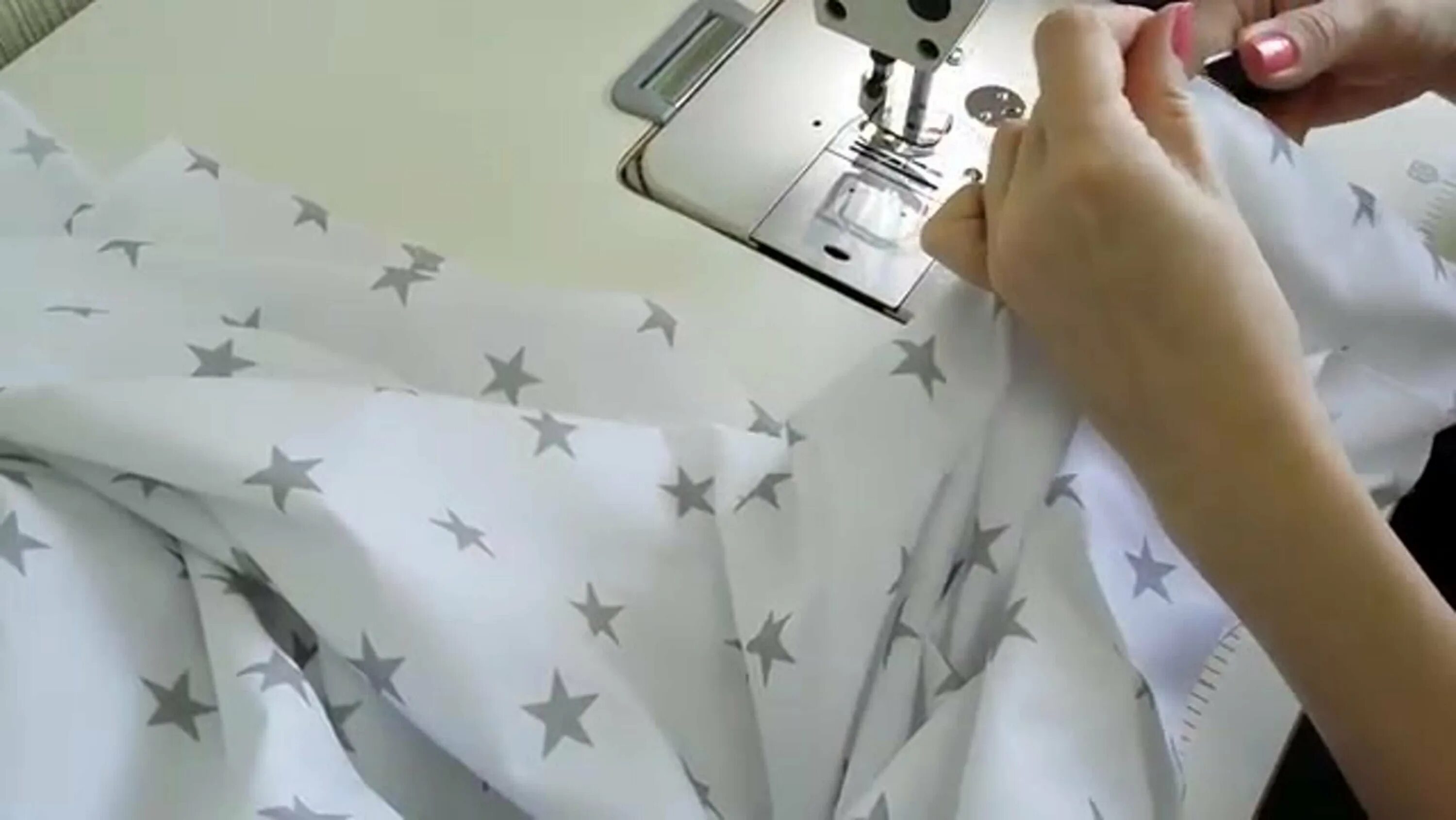 Elizabeth designer diy. Для пошива простыней сначала отрезали. Шьем пододеяльник с молнией. Пришить резинку к простыне. Простынь из разных кусков ткани.