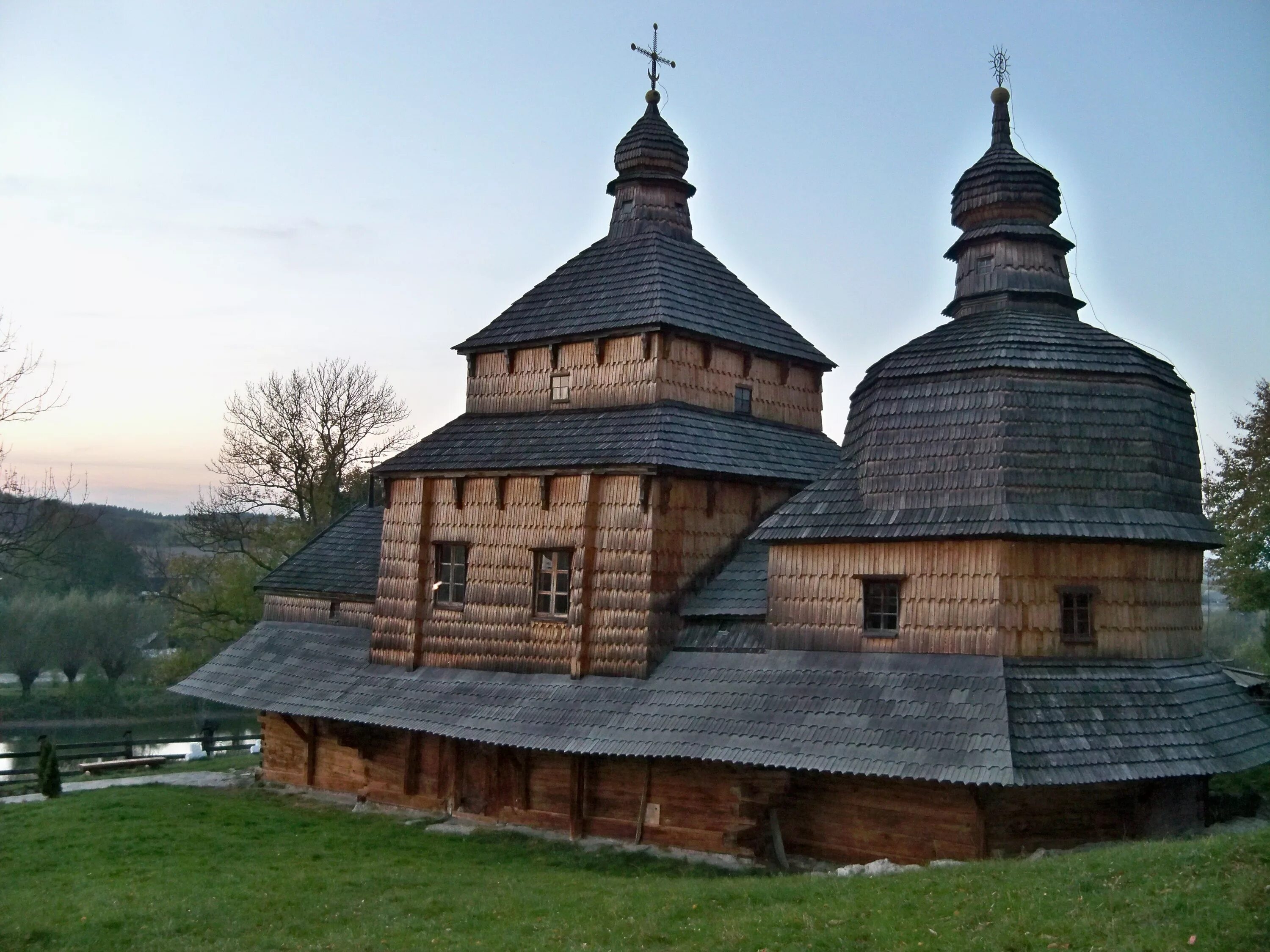 Пам ятки. Церковь Святого духа (Потелич). Деревянные церкви карпатского региона в Польше. Деревянная Церковь 1761 г. Львовская область. Светогорский деревянная Церковь Украина.