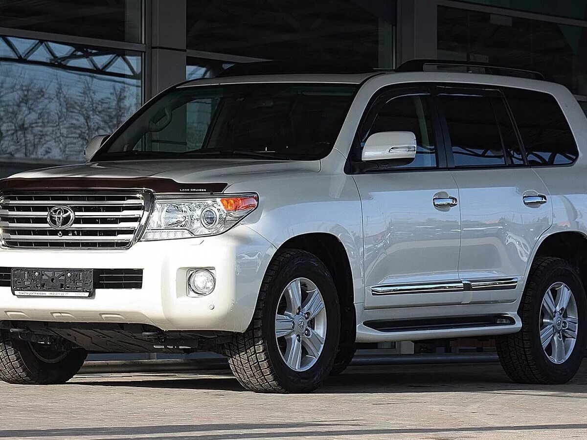 Почему двухсотый. Toyota Land Cruiser 200 2013. Toyota Land Cruiser LC 200. Toyota lc200 2013. Тойотота Ланд круизер 200 2013.