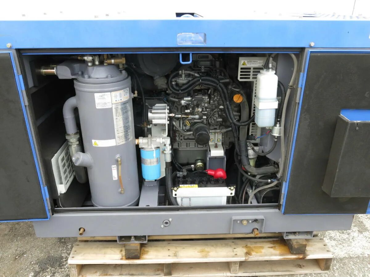 Reciprocating air compressors. Дизельный компрессор baysar lvsk350-12 рабочее давление 10бар. Компрессор dis 5500. Компрессор denyo screw 130. Dis на компрессоре.