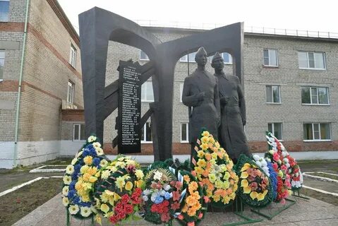 Памятники школе