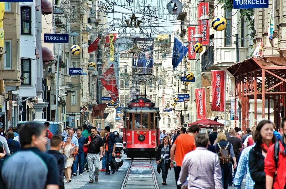 Истикляль Стамбул. Площадь Таксим и улица Истикляль. Турция улица Истикляль. Улица Истикляль, Стамбул, Турция.
