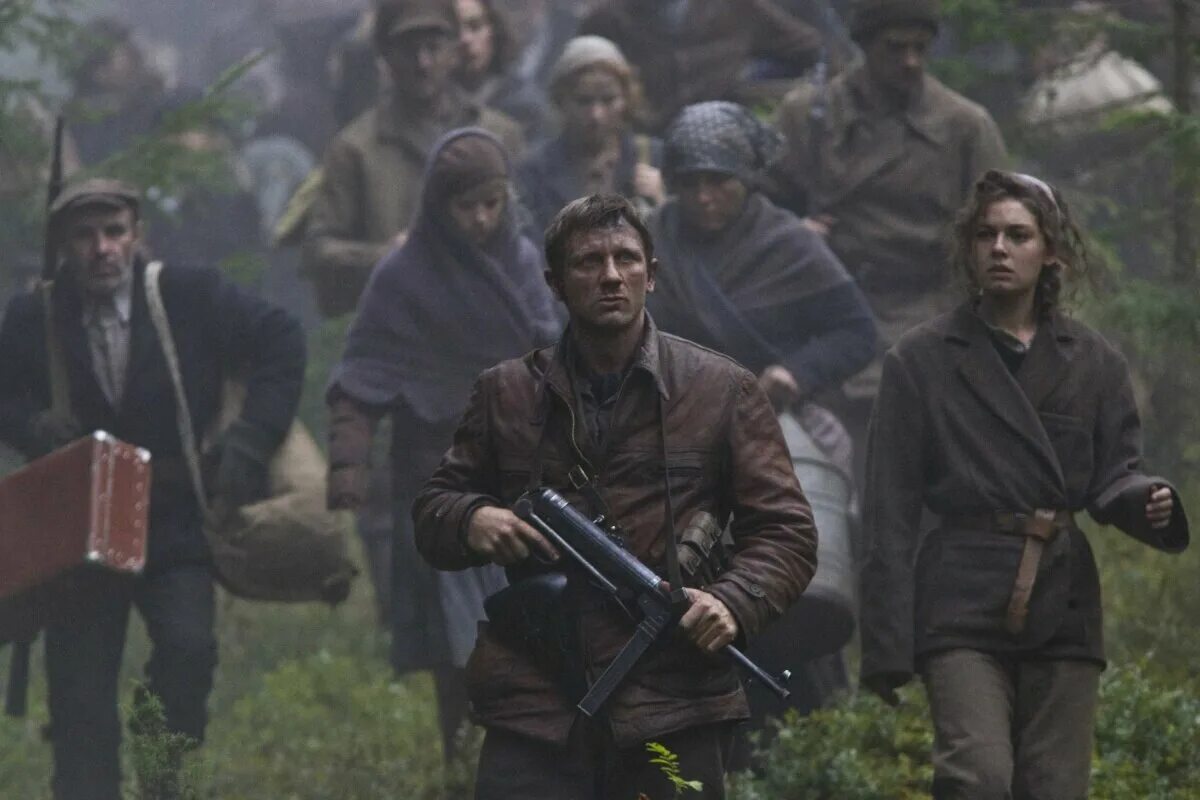 Хф вызов. Вызов фильм 2008. вызов»  defiance (2008). партизан фильм 2008. defiance 2008 film.