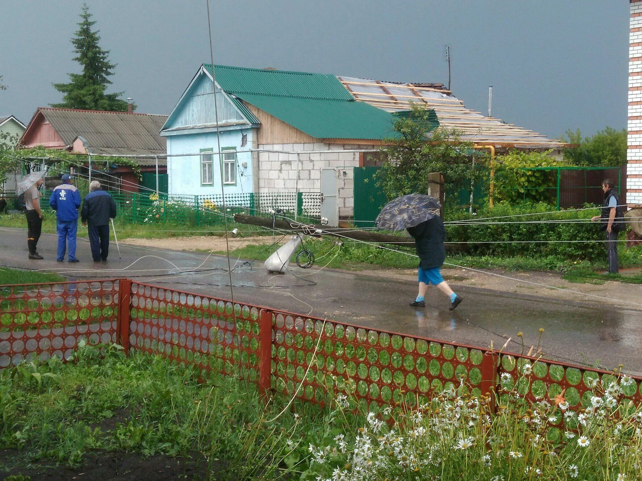 Ливны - штормовое. Снесло крышу в Орловской области. Ураган в Ливнах. Ливны Орловская область население. Уездный город орловской