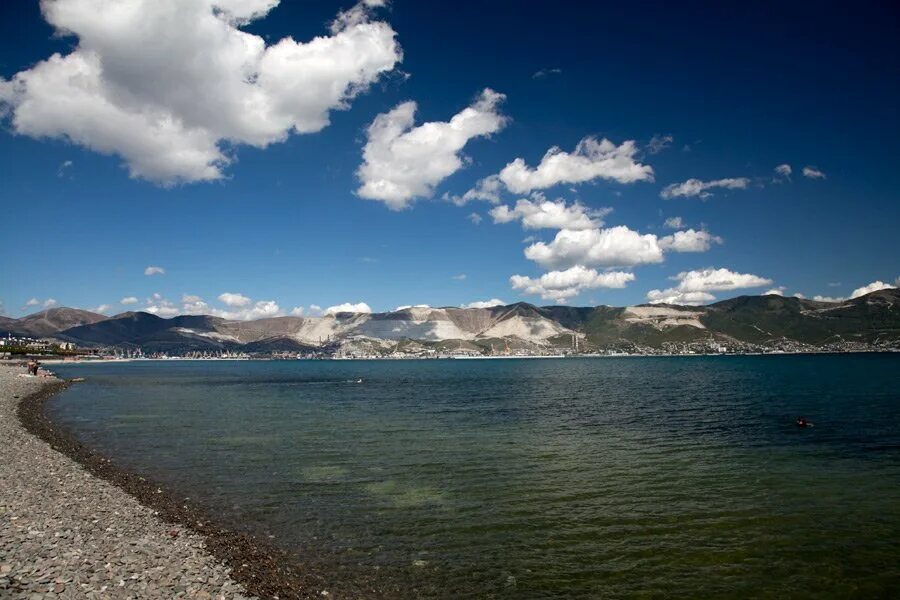 Новороссийск novorossiysk море. Суджукская коса Новороссийск. Пляж Суджукская коса Новороссийск. Цемесская бухта Новороссийск пляж. Пляж Алексино Новороссийск.