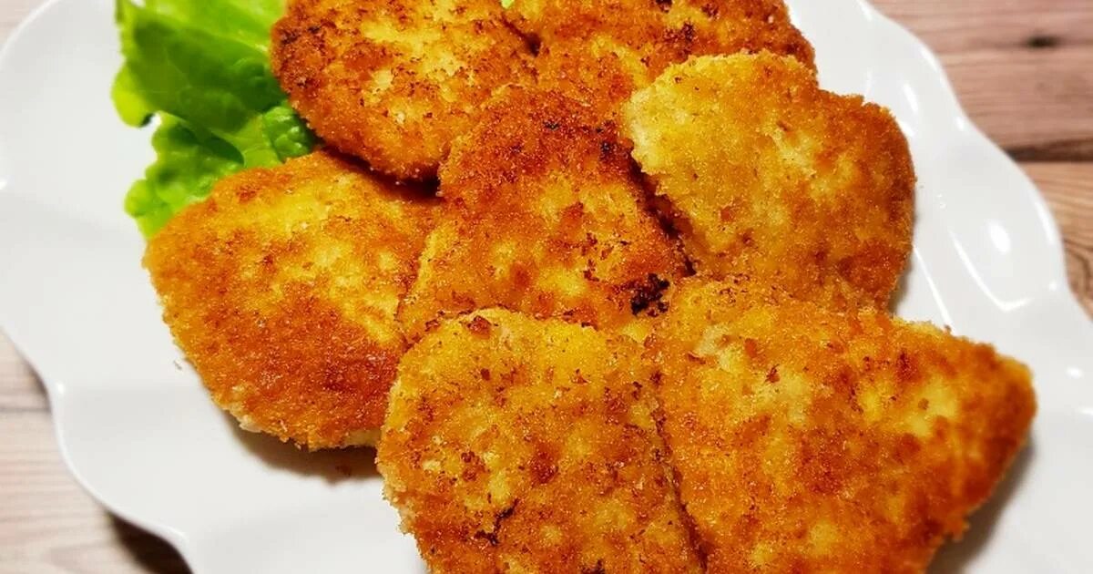 Рецепт курица филе в сухарях. Куриное филе в панировочных сухарях. Куриное филе в панировочных сухарях. Куриная грудка в панировке. Куриная грудка в кляре.