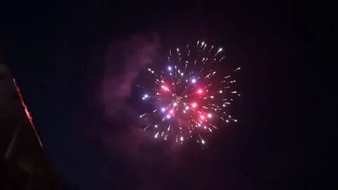 За залпом залп гремит салют ракеты