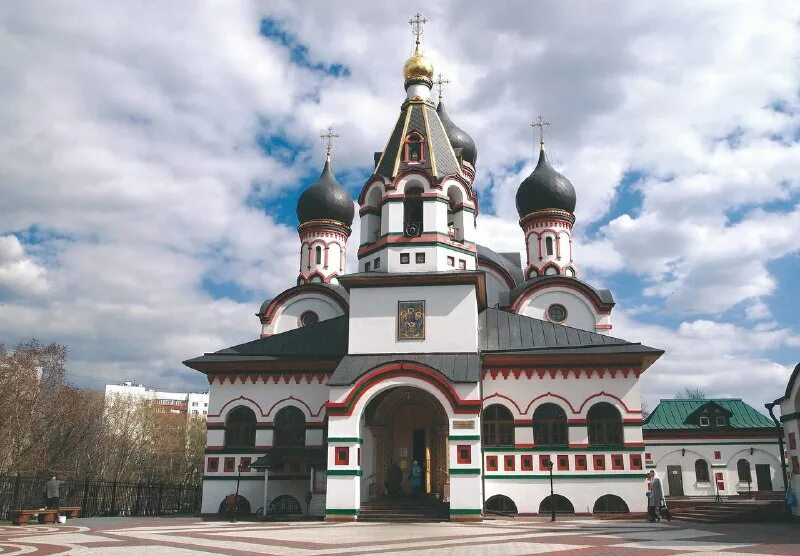 Храм троицы в черемушках. Храм живоначальной троицы в старых черемушках. храм животворящей троицы в черемушках. церковь троицы живоначальной в старых черёмушках, москва. село троицкое черемушки.