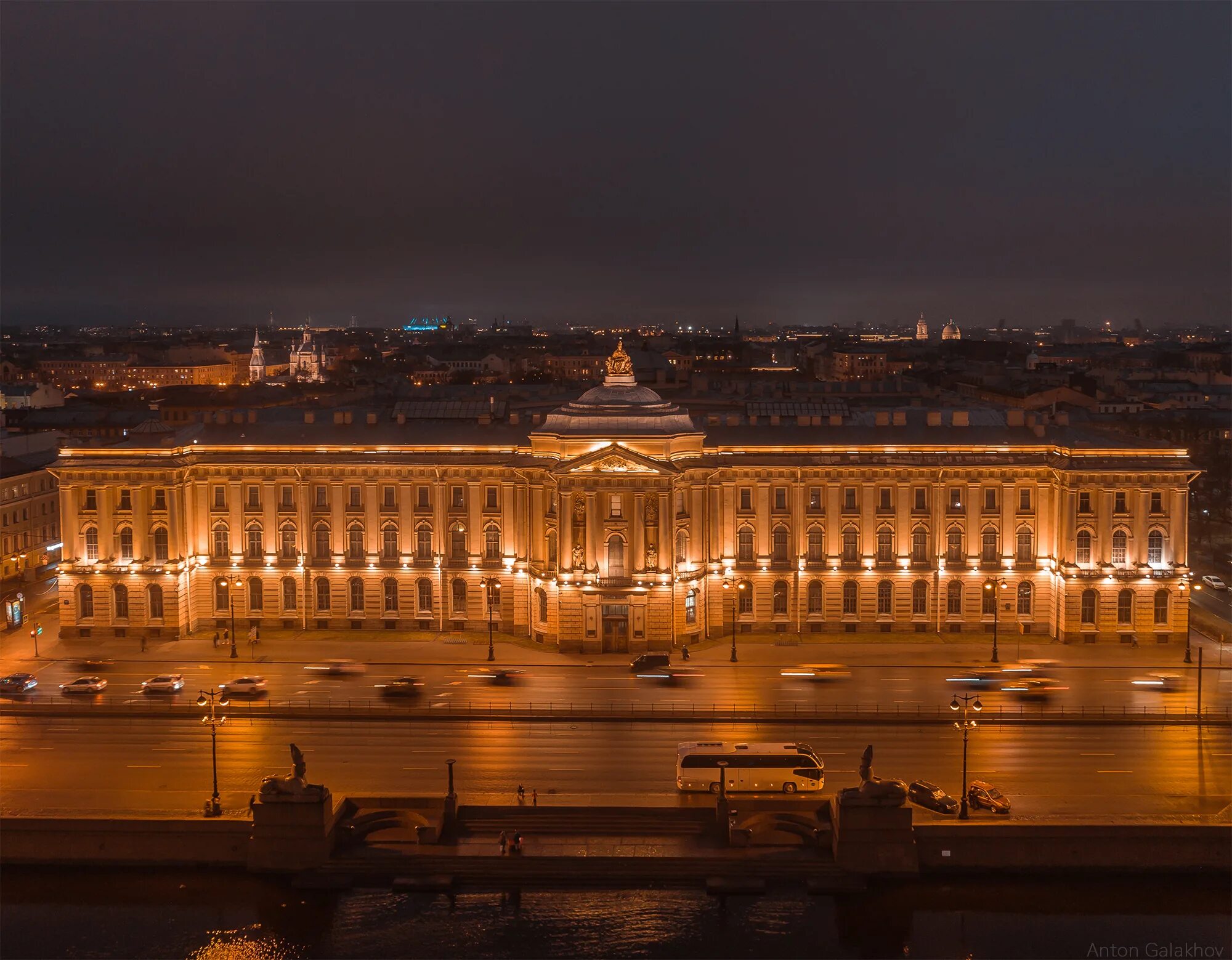 Академия спб. Академия художеств в Санкт-Петербурге. Санкт Петербургская Академия художеств музей. Академия художеств в Санкт-Петербурге ночью. Академия художеств Санкт-Петербург 2022.