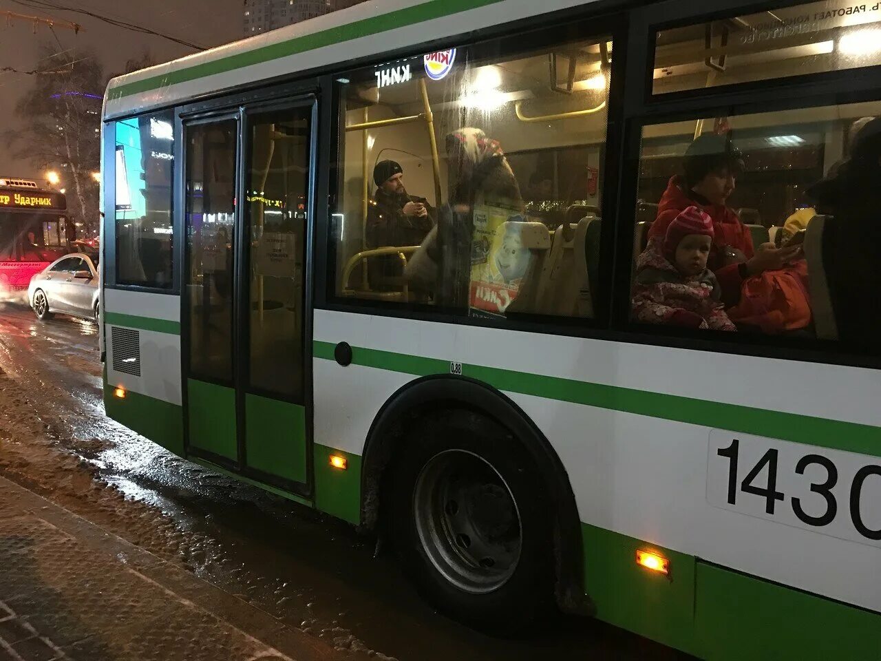 ЛИАЗ 5292 С прислонно сдвижными дверями. Прислонно-сдвижные двери ЛИАЗ. Автобус Москва. Московский автобус.