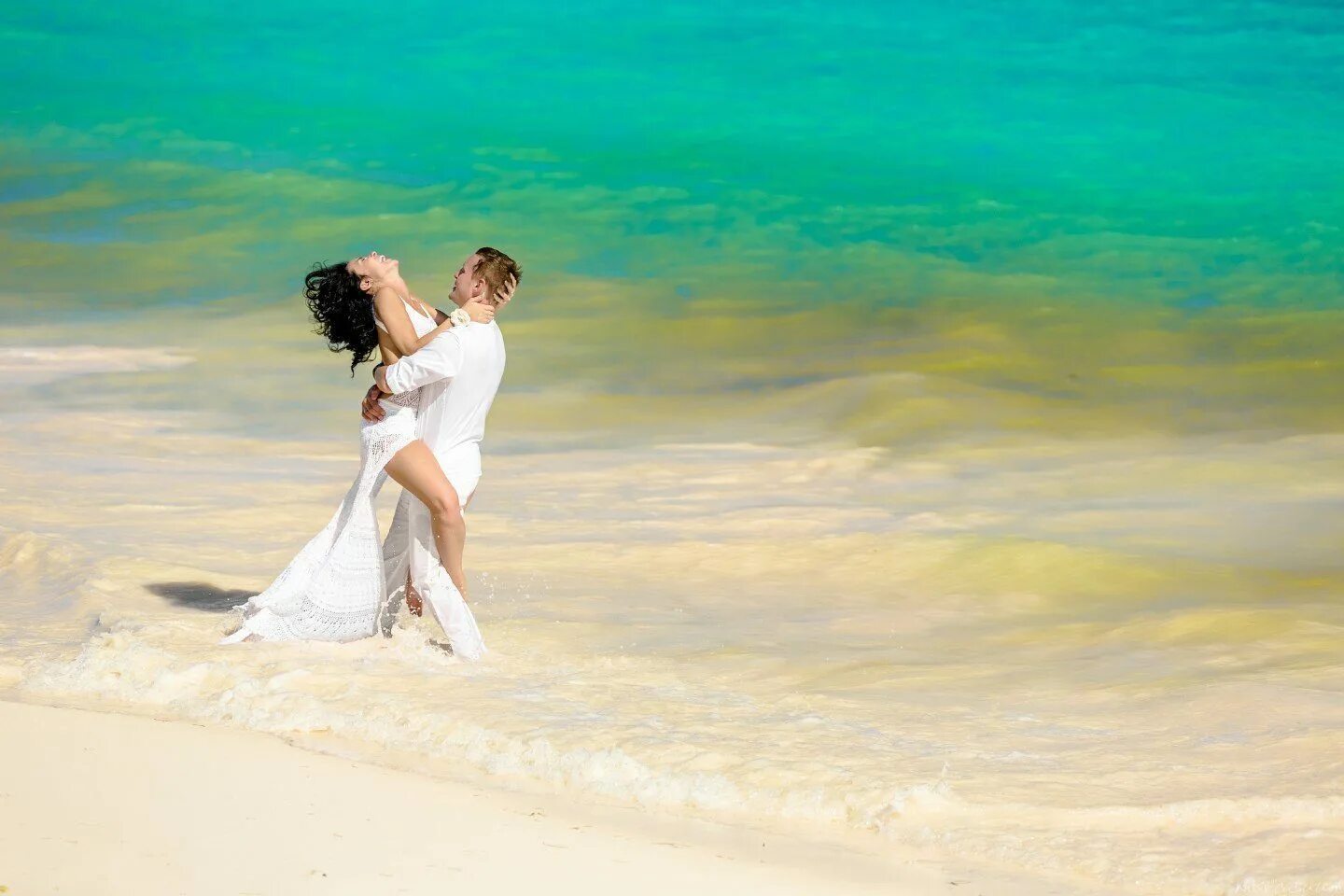 Свадьба у океана. Фотосессия свадьбы на море. Свадьба на пляже. Невеста на берегу океана.