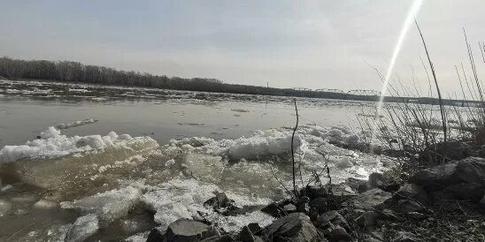 Уровень воды в реках новокузнецка. Река Томь Новокузнецк. Река Томь Юрга. Уровень воды в реке Томь в Кемерово. Уровень реки Томь в Новокузнецке.