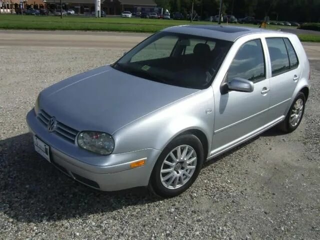 Фольксваген 2004 купить. Volkswagen гольф 2004. Фольксваген гольф 4 2004 седан. Volkswagen Golf 4 2004 Pearl. Фольксваген гольф 2004г Старая модель.