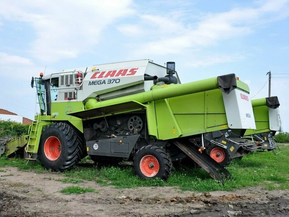 Комбайн Клаас мега 370. Комбайн CLAAS Mega. Комбайн CLAAS Mega 350. Комбайн зерноуборочный CLAAS мега. Бик бу