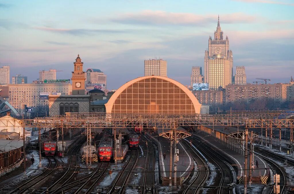 Киевский ЖД вокзал Москва. Вокзалы Москвы Киевский вокзал. Станция Москва Киевский вокзал. Станция Киевский вокзал платформа. Жд вокзал москва киевская