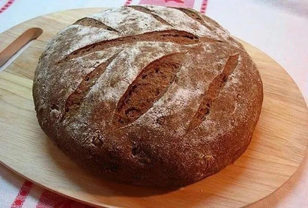 Ржаной хлеб. Круглый хлеб. Круглый черный хлеб. Хлеб ржаной в духовке. Ржаной хлеб домашней выпечки