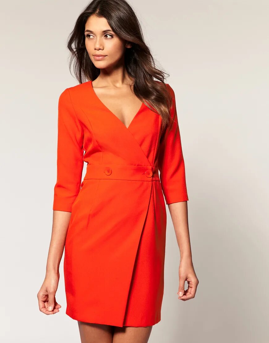 короткое оранжевое платье. оранжевый цвет в одежде. платье оранжевого цвета. платье с бантом. оранжевое платье.