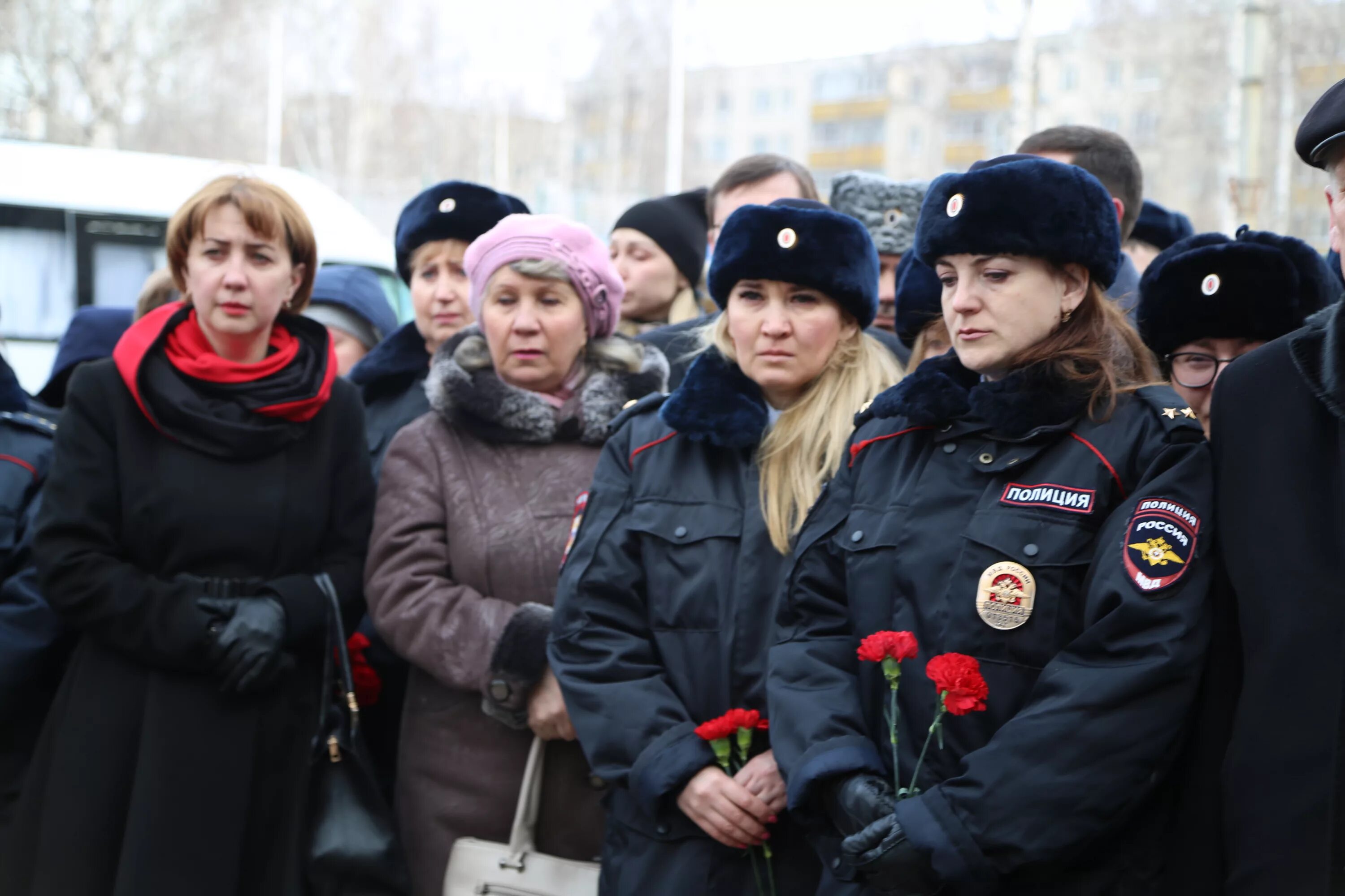 Нижнекамск новости на сегодня происшествия. Прощание с полицейским в Нижнекамске. Нижнекамск сегодня. Ветераны МВД Нижнекамск. Нижнекамск день ветеранов МВД.