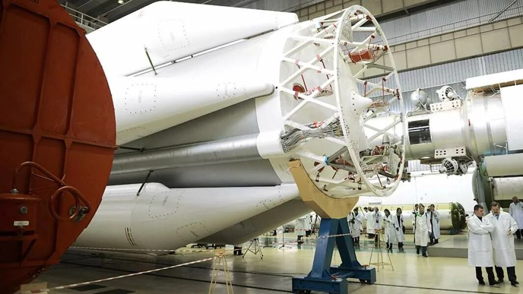 Изделие ракетно космической техники. Ракета Протон вторая ступень. Хруничева цех Протон. Носители «Протон». Протон ракета двигатели.