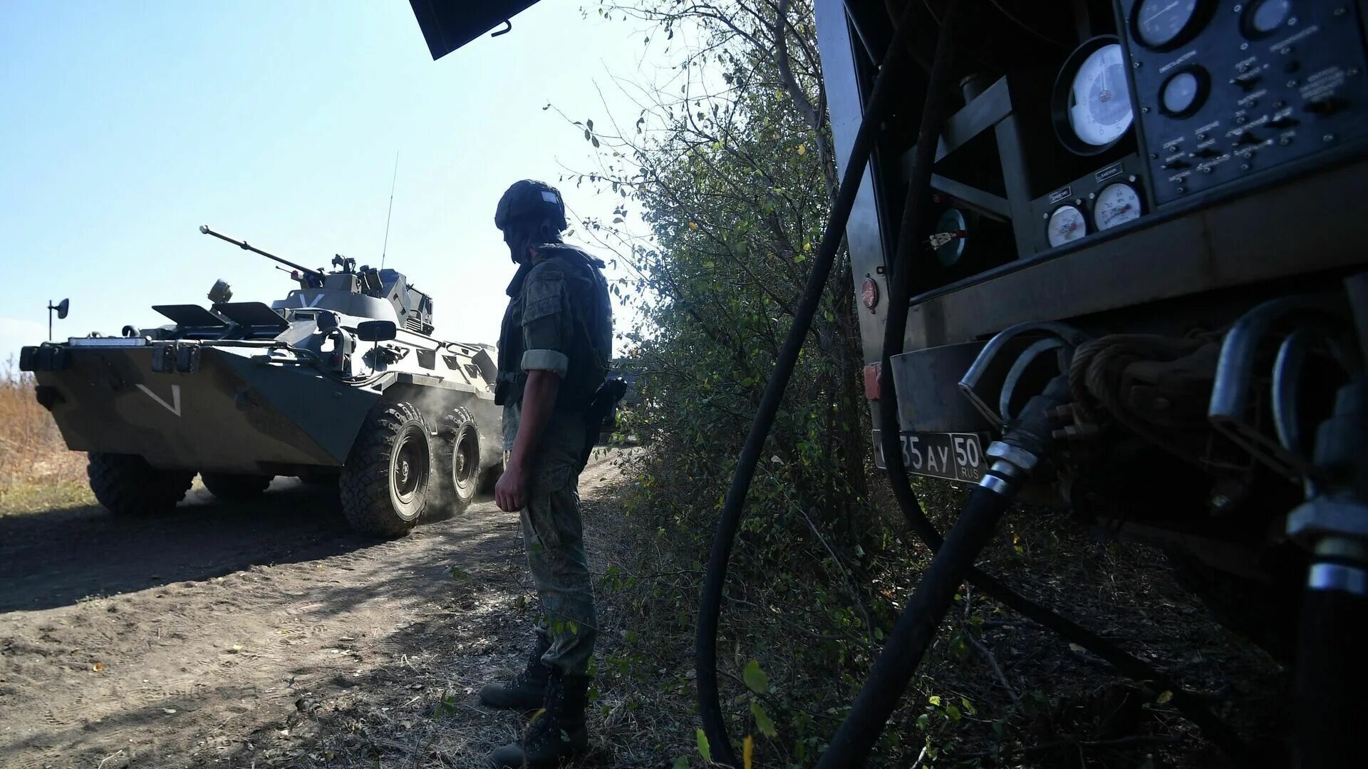 Военная техника. Боевые действия. Колонна военной техники.