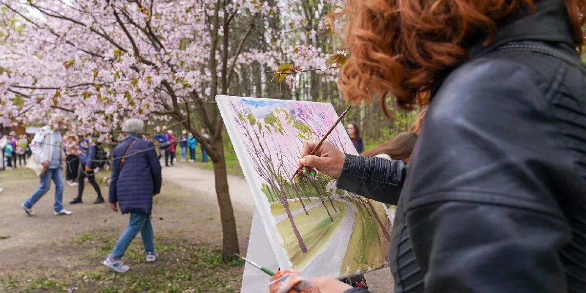 День в парке слова. День в парке. День московских парков. Сад Эрмитаж. Девочка в саду Эрмитаж.