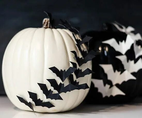 Декор тыквы на хэллоуин своими руками Black and Gold Glitter Pumpkin Grandin Road Pumpkin decorating, Halloween pumpki