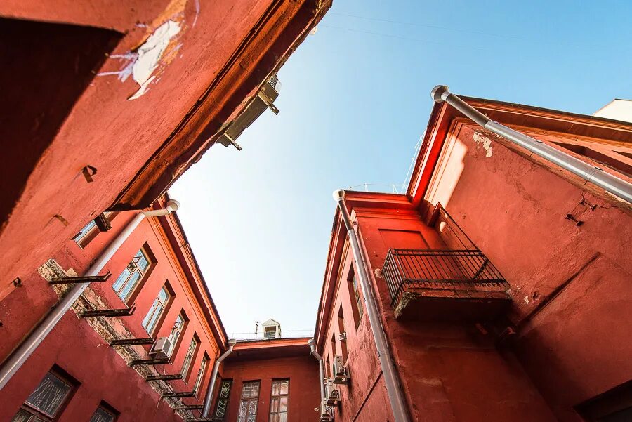 революционная, 7). революционная, 7). красный дворик минск. красный дворик. красный дворик минск фото.