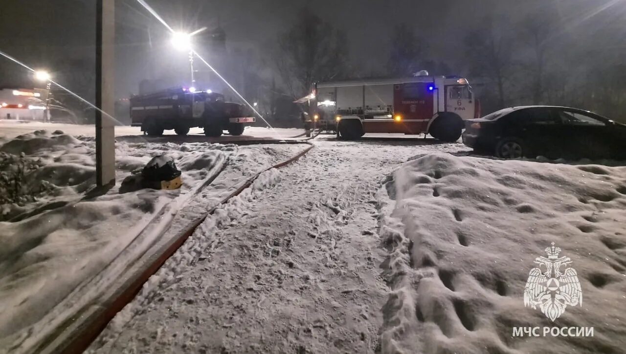 Уфа пожар. Пожар в уфе сейчас. Уфа пожар. Пожарные уфа. Уфа горит сегодня.