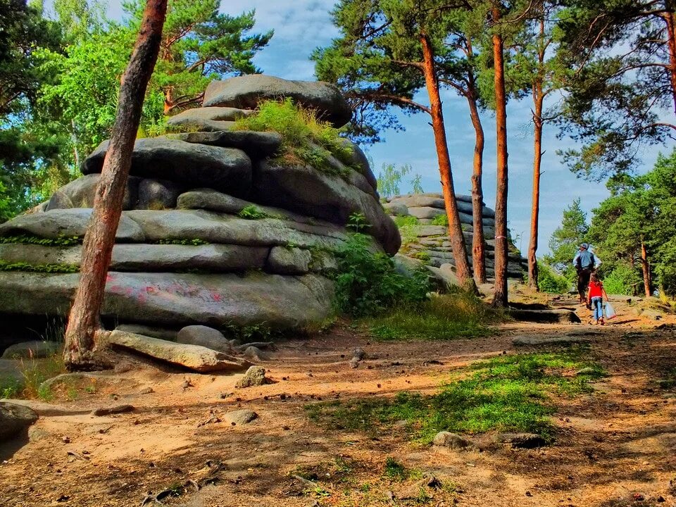 Шарташские каменные палатки Екатеринбург. Шарташский парк каменные палатки. Озеро Шарташ каменные палатки. Каменные палатки Екатеринбург Шарташ. Каменные палатки купить