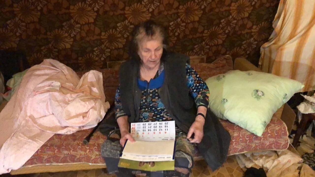 Бабуля переписала квартиру на бывшую девушку внука. Бабуля переписала квартиру на бывшую девушку внука